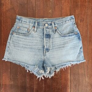 Levi's 501 Original Short In Light Wash Denim With Distressing - Size 28